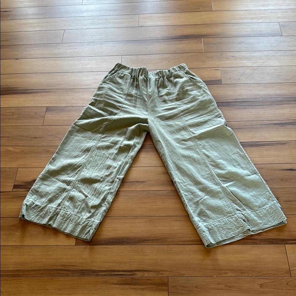 Zenana Outfitters Green Casual Wide-Leg Cropped Pants